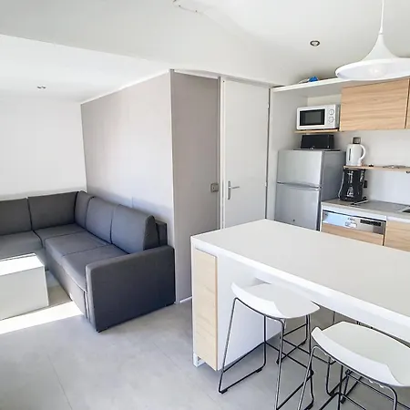 Mobil-home Confort 2 Chambres, Piscine Chauffee, 200 M De La Plage, Parking Et Wi-fi Inclus - Fr-1-361a-77 Jullouville-les-Pins