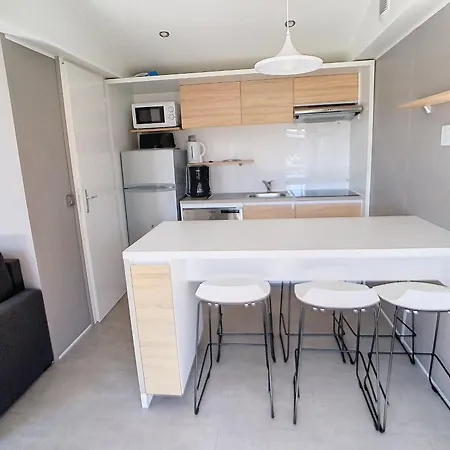 Mobil-home Confort 2 Chambres, Piscine Chauffee, 200 M De La Plage, Parking Et Wi-fi Inclus - Fr-1-361a-77 Holiday home *