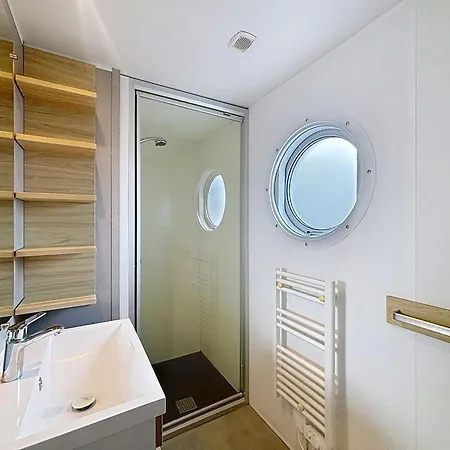 Mobil-home Confort 2 Chambres, Piscine Chauffee, 200 M De La Plage, Parking Et Wi-fi Inclus - Fr-1-361a-77 بيت للعطل *