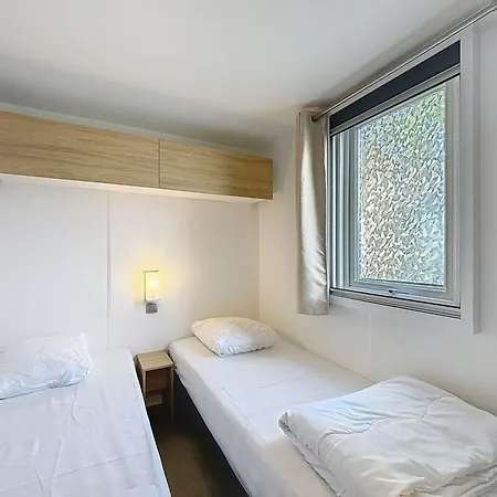 Mobil-home Confort 2 Chambres, Piscine Chauffee, 200 M De La Plage, Parking Et Wi-fi Inclus - Fr-1-361a-77 Jullouville-les-Pins