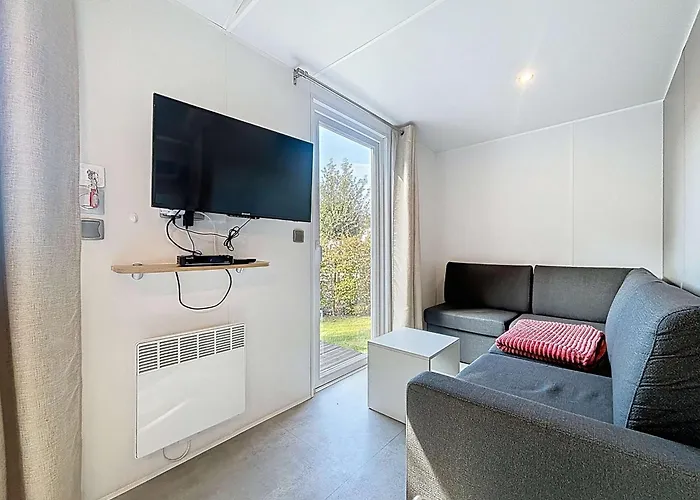 Mobil-home Confort 2 Chambres, Piscine Chauffee, 200 M De La Plage, Parking Et Wi-fi Inclus - Fr-1-361a-77 *