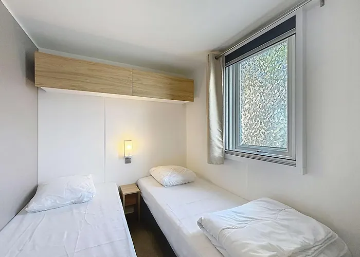 Mobil-home Confort 2 Chambres, Piscine Chauffee, 200 M De La Plage, Parking Et Wi-fi Inclus - Fr-1-361a-77 Jullouville-les-Pins