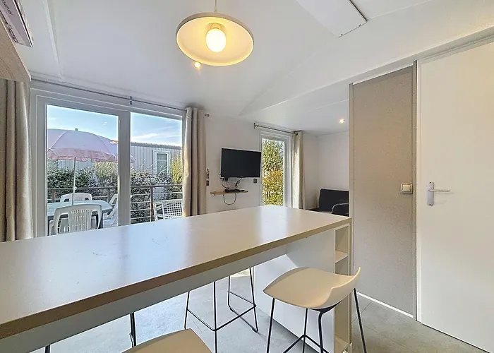 Vakantiehuis Mobil-home Confort 2 Chambres, Piscine Chauffee, 200 M De La Plage, Parking Et Wi-fi Inclus - Fr-1-361a-77 Jullouville-les-Pins