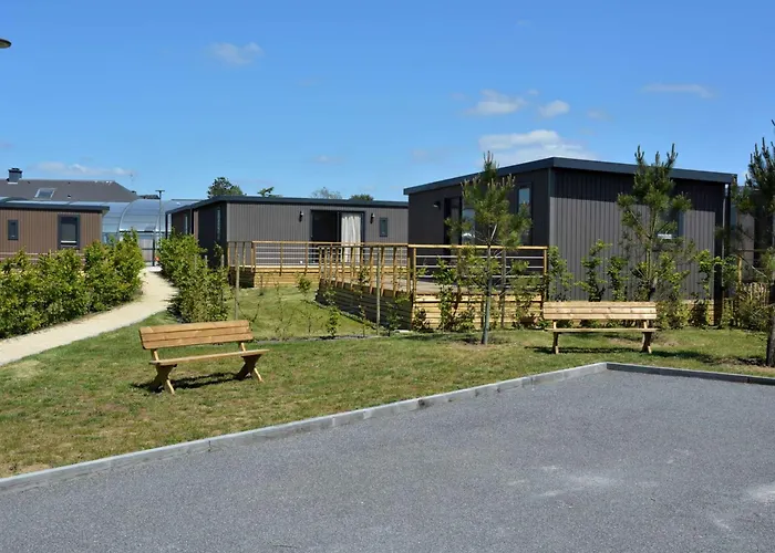 Mobil-home Confort 2 Chambres, Piscine Chauffee, 200 M De La Plage, Parking Et Wi-fi Inclus - Fr-1-361a-77 *